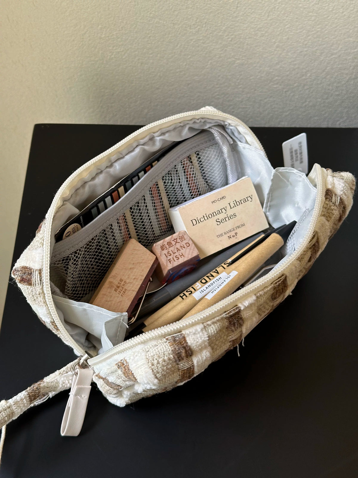 ISLANDFISH Knitted Pen Pouch | Large Capacity Aesthetic “In-Style” Look, Korean/Japanese Vibe, Mesh Compartments for Gifting